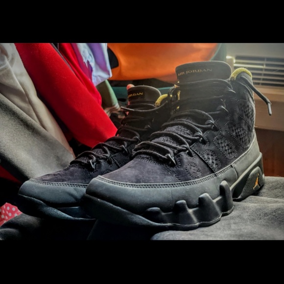 Jordan 9 Retro Dark Charcoal University Gold main image 7